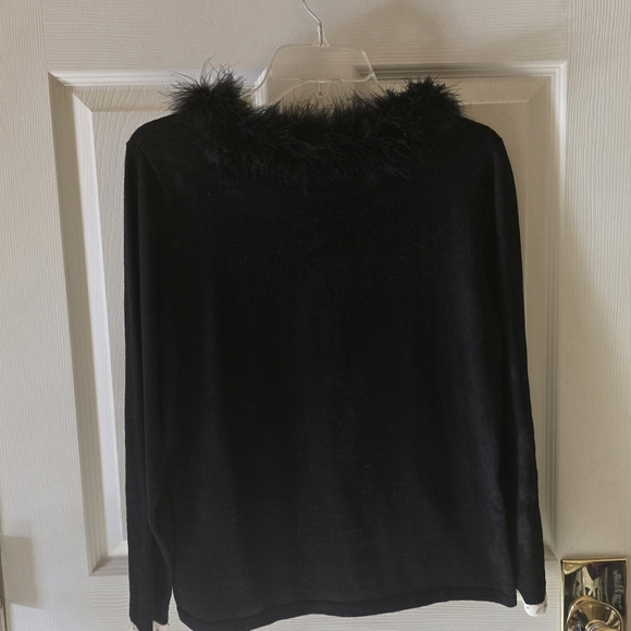 Black & White Women's Sweater with Snowman Design - Picture 4 of 7